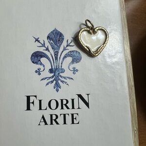 Florin Arte Lover’s Heart Serpent Enamel Medallion Charm Gold 925 Gold finish